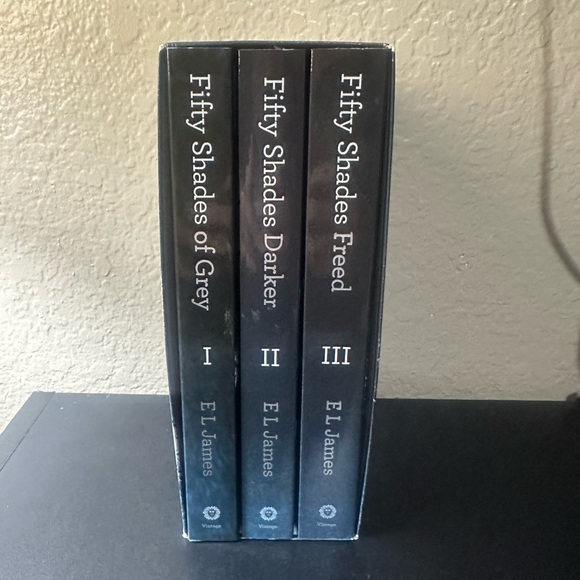Vintage Fifty Shades Trilogy Box Set - Black and Gray - Picture 2 of 4